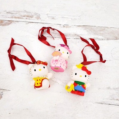 Heirloom Collection 3-Pack Hello Kitty Holiday Ornament Set Pack