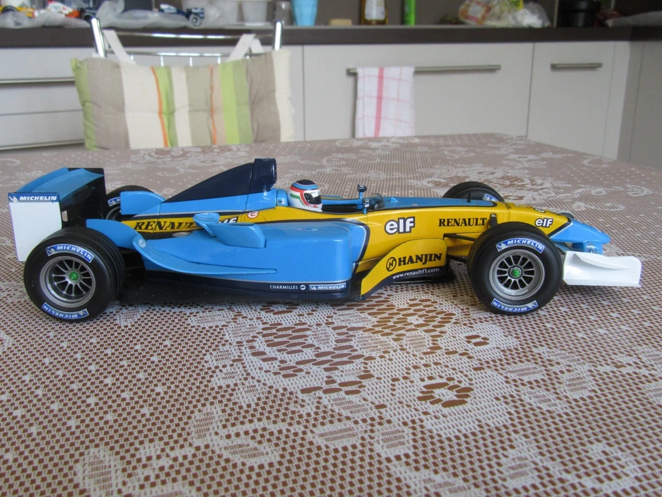566X Hot Wheels B7019 Renault R23 #7 F1 Jarno Trulli 2003 Mild Seven 1:18 - Image 4 of 4