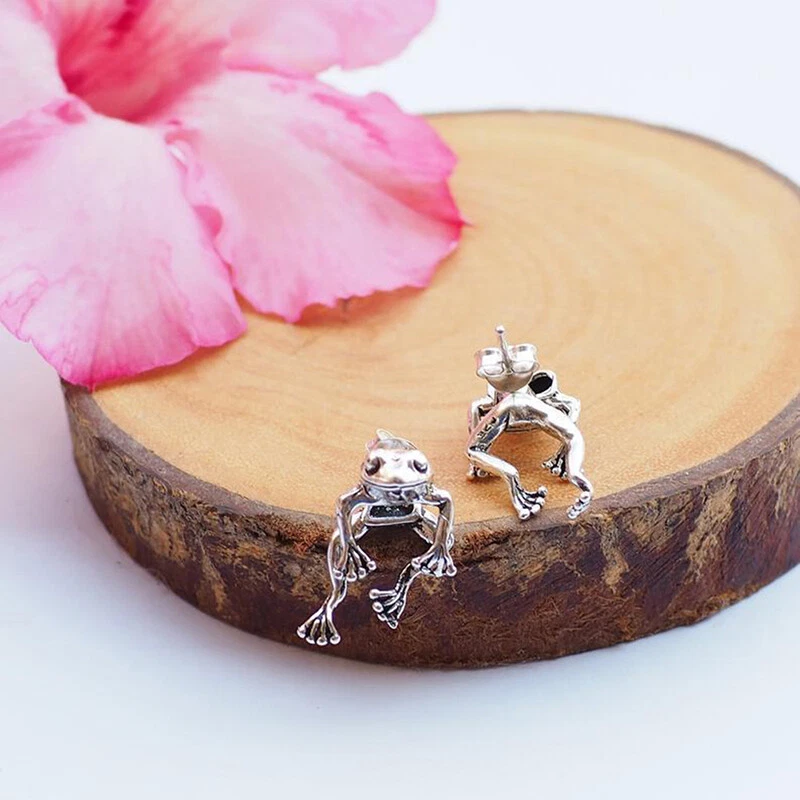 Cute 2024 frog earrings