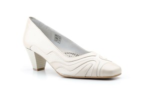 Zapato de piel salón beige en ancho especial con tacón bajo y adornos de  marías | eBay