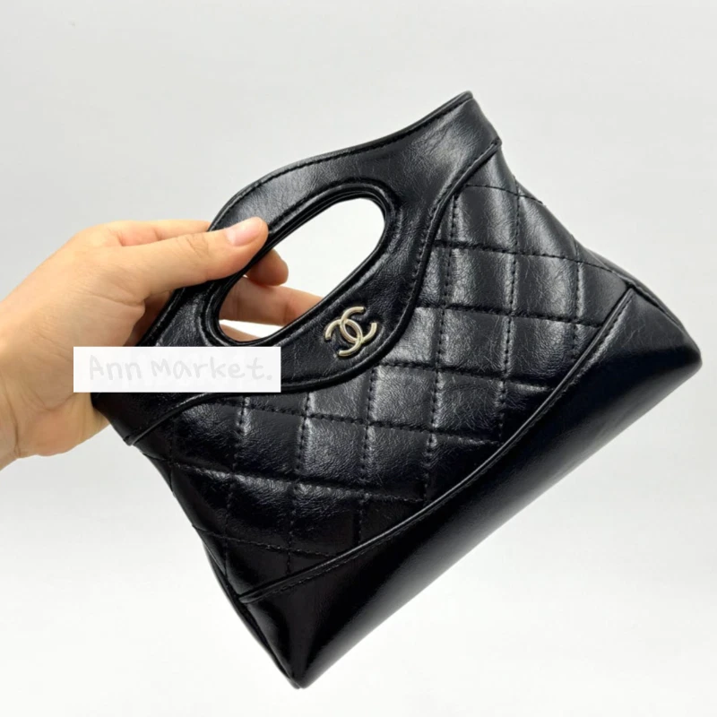Chanel Beauty Novelty Mini Flap Bag / Mini Crossbody Bag - Schwarz