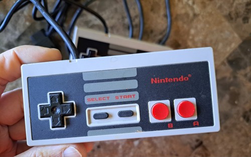 Vintage Nintendo NES OEM qty 2 Controllers working. Authentic free fast shipping - Picture 3 of 5