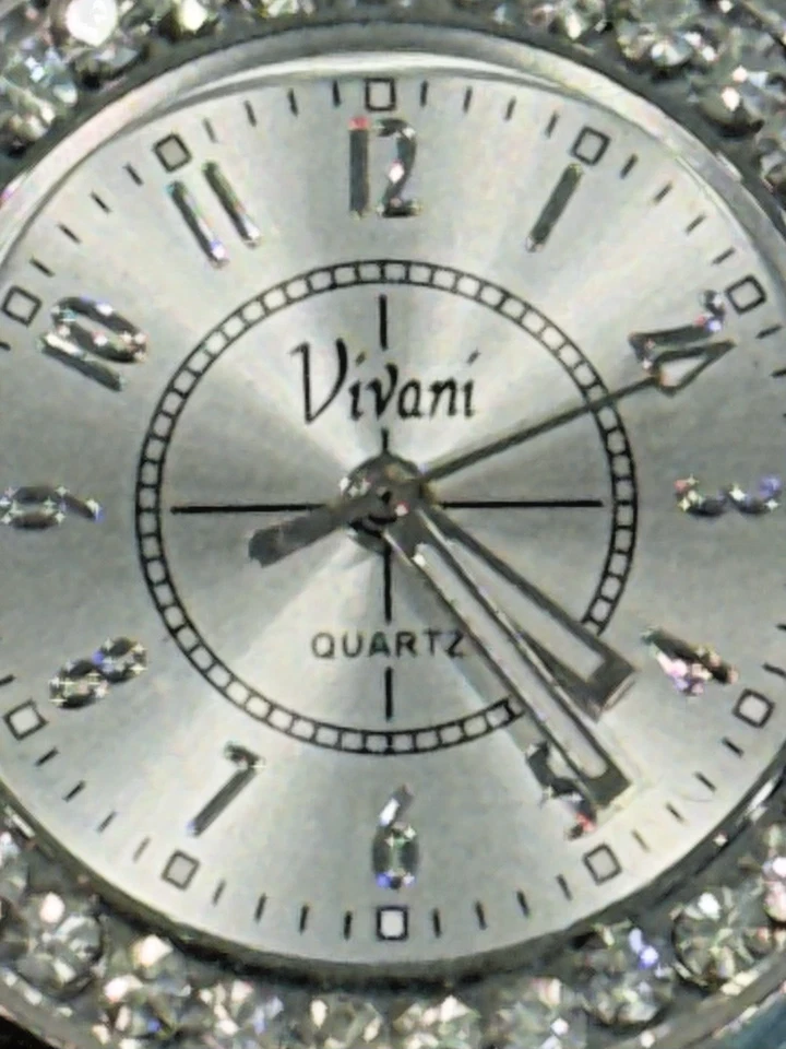 Reloj Pulsera Vivani Mujer Tono Plateado Bisel Pavimentado Bling MOP Púrpura Necesita Batería Foto 2 de 4