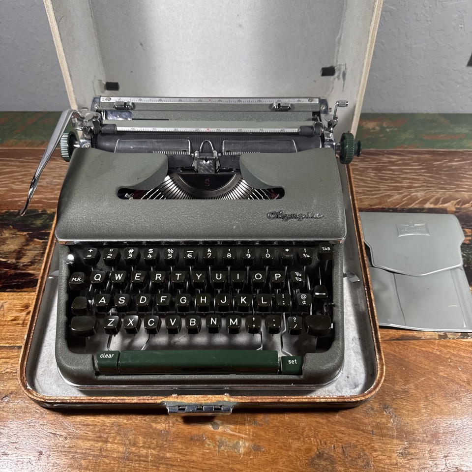 Vintage Olympia S Typewriter Portable with Case READ DESCRIPTION Olive Green