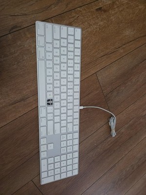 Apple Magic Keyboard 2 with Numeric Keypad A1843 Works But Missing