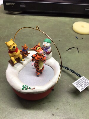 Hallmark Skating in circles Winnie the Pooh Magic 2002 No Box Tested