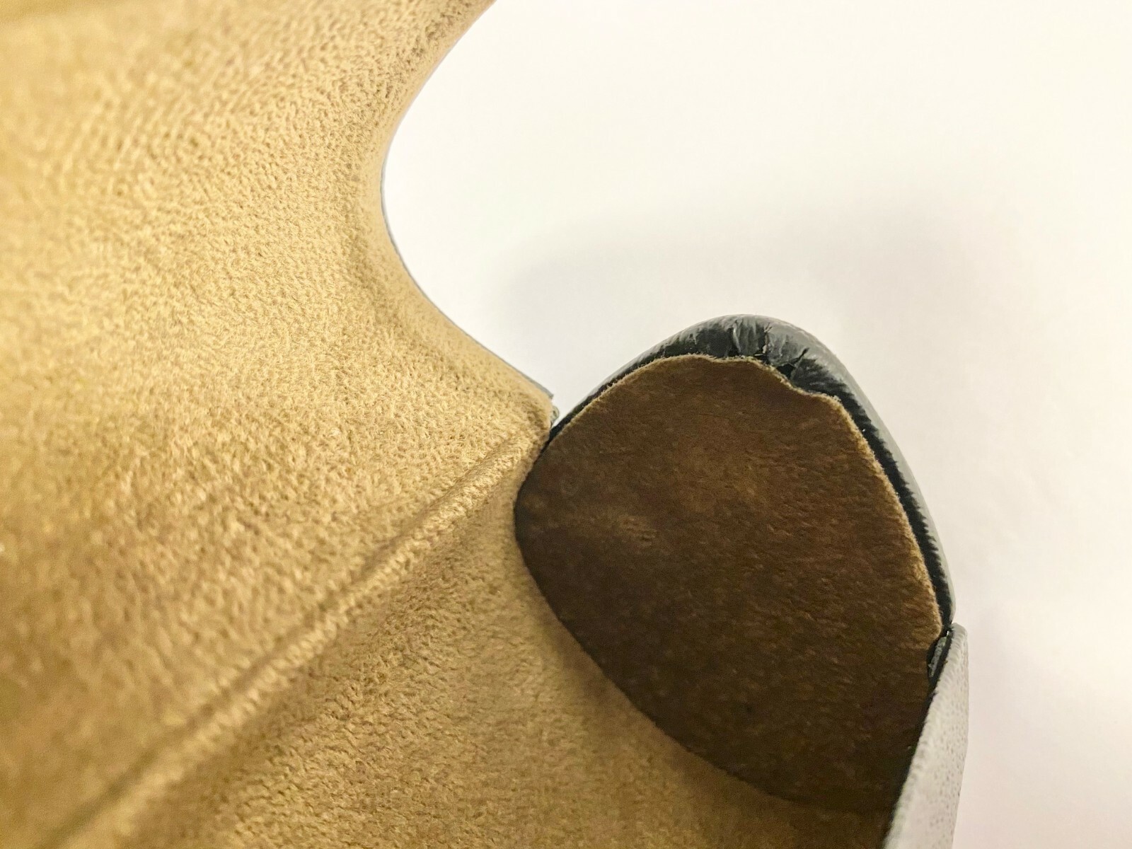 BURBERRY Black Light Gold Logo Sunglasses Eyeglasses Glasses Magnetic Hard Case thumbnail 4