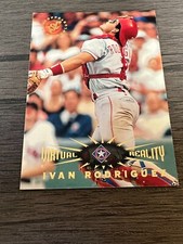 1995 Topps Stadium Club Virtual Reality Baseball Card #103 Ivan Rodriguez (Q2)
