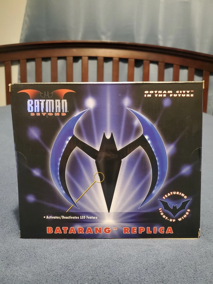 RÉPLICA NECA Batman Beyond BATARANG •Excelente Estado• Alas LED Iluminadas 2022 Foto 3 de 3