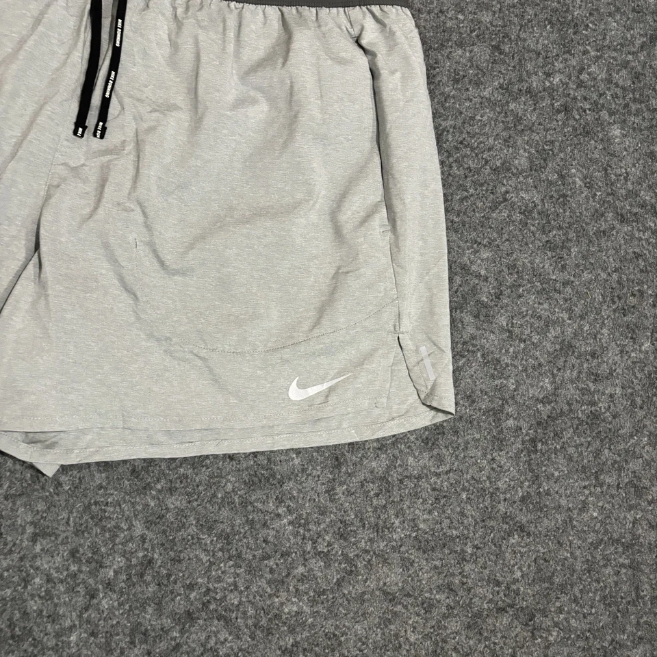 Pantalones Cortos Atléticos Nike Flex Stride 5" Forrados para Correr Talla 2XL Gris Foto 3 de 4