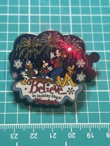 "Believe…In Holiday Magic" Disneyland Limited Edition Pin Mickey Pluto Disney - Bild 12 von 18