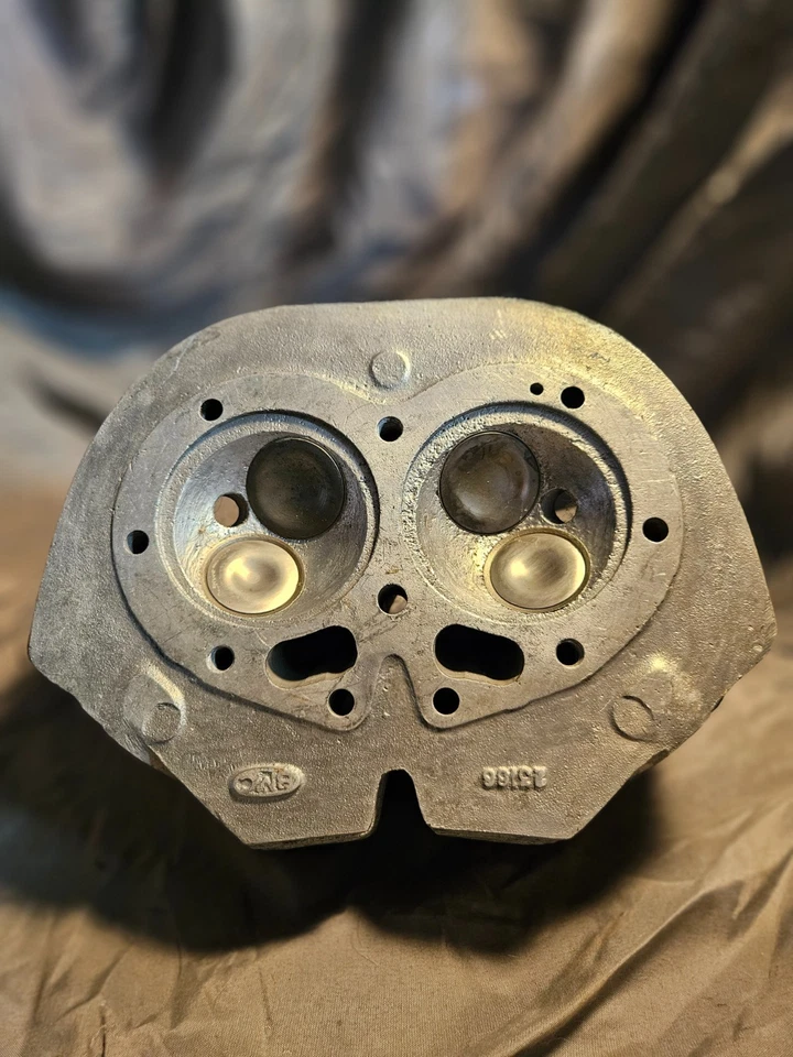 诺顿 750 气缸盖适用于 Atlas,良好挡板,良好排气螺纹 — 第 3/4 张图片