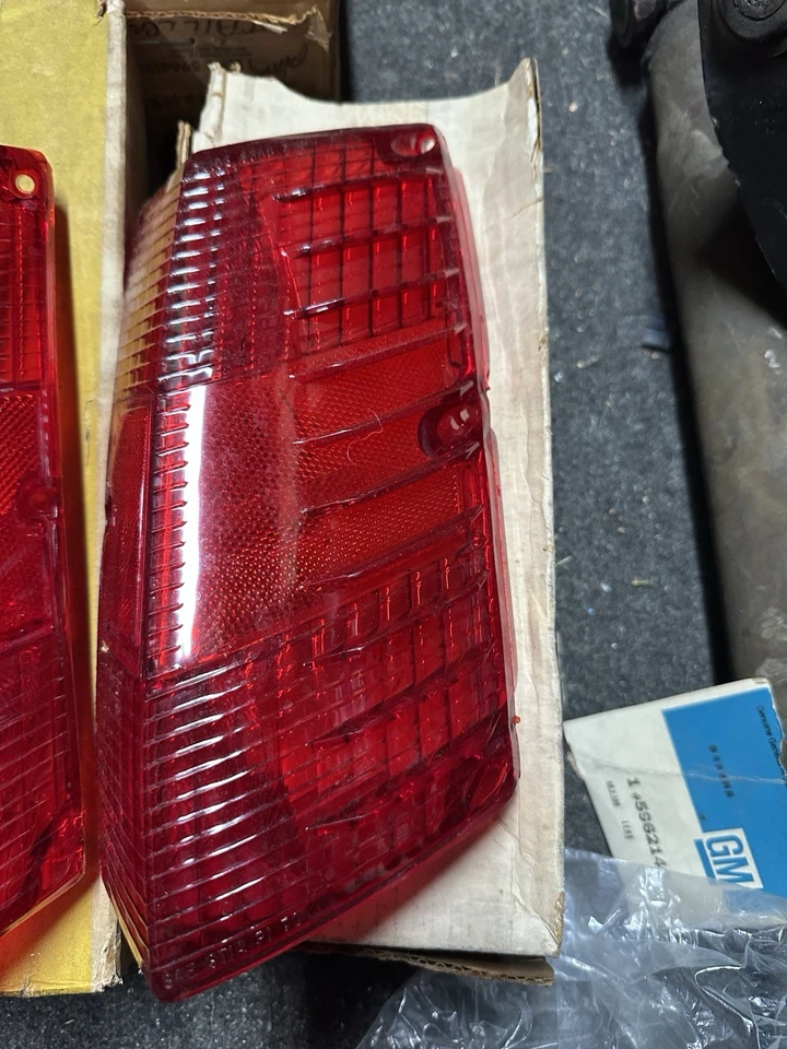 Nuevo de Lote Antiguo Oldsmobile Cutlass - Vista Cruiser Wagon: 1970, 1971, 1972, luz trasera izquierda Foto 3 de 4