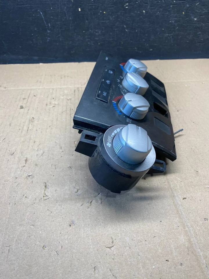 2010 to 2013 Toyota Tundra Climate Control Panel Radio Bezel L8947 PS Foto 3 de 4