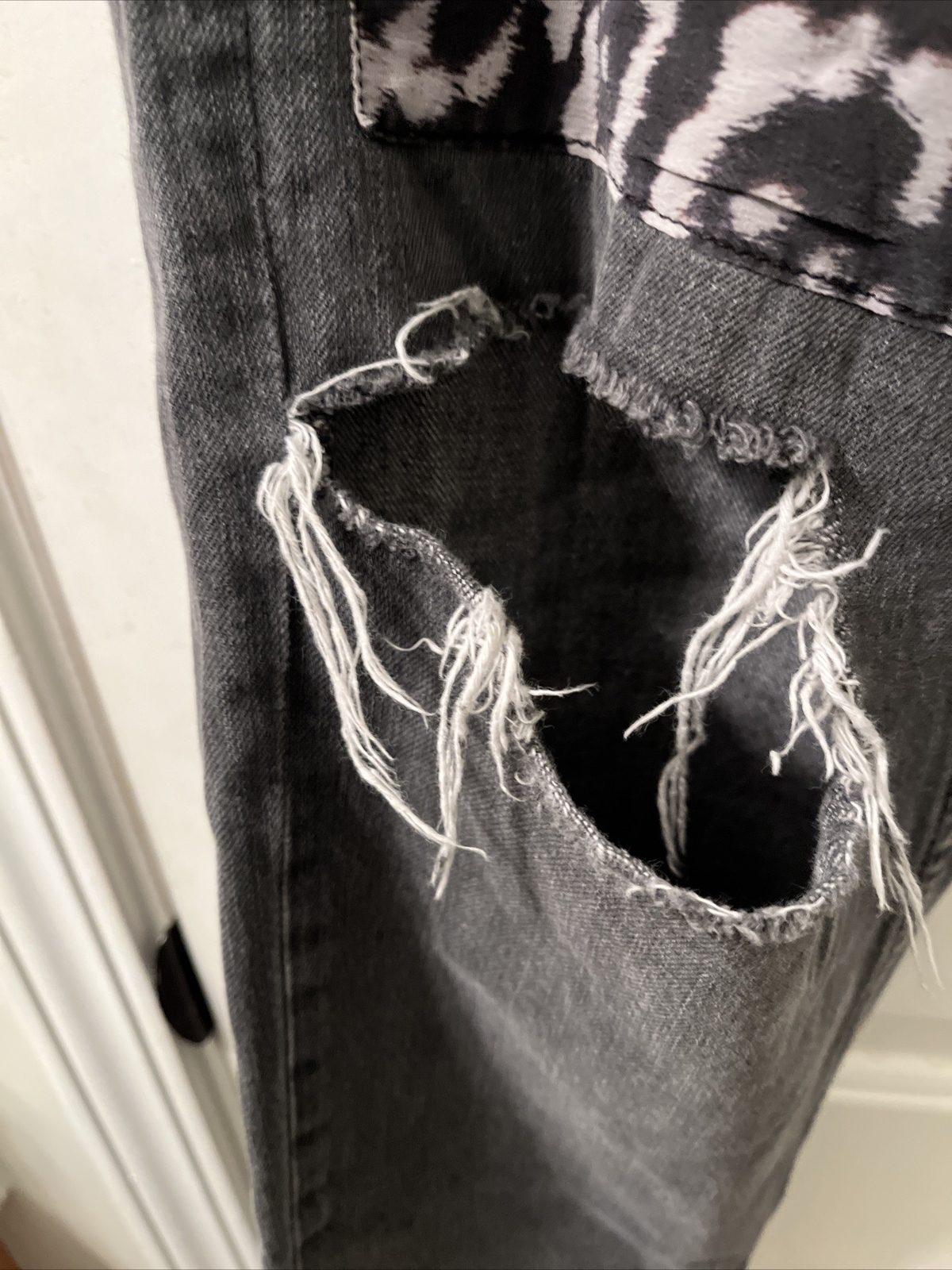 ALLSAINTS Leopard Patch Jeans Pockets Size 27 Wom… - image 8