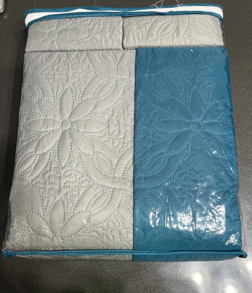 GLORY HOME DESIGN KING Sherry - 3 Piece - Solid Reversible Quilt Set - Grey - Image 4 of 4