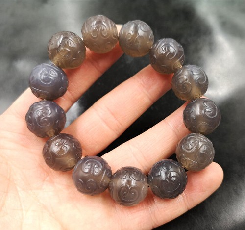 Brazalete elástico con cuentas de masaje con flores talladas en calcedonia gris genuino - Imagen 8 de 8