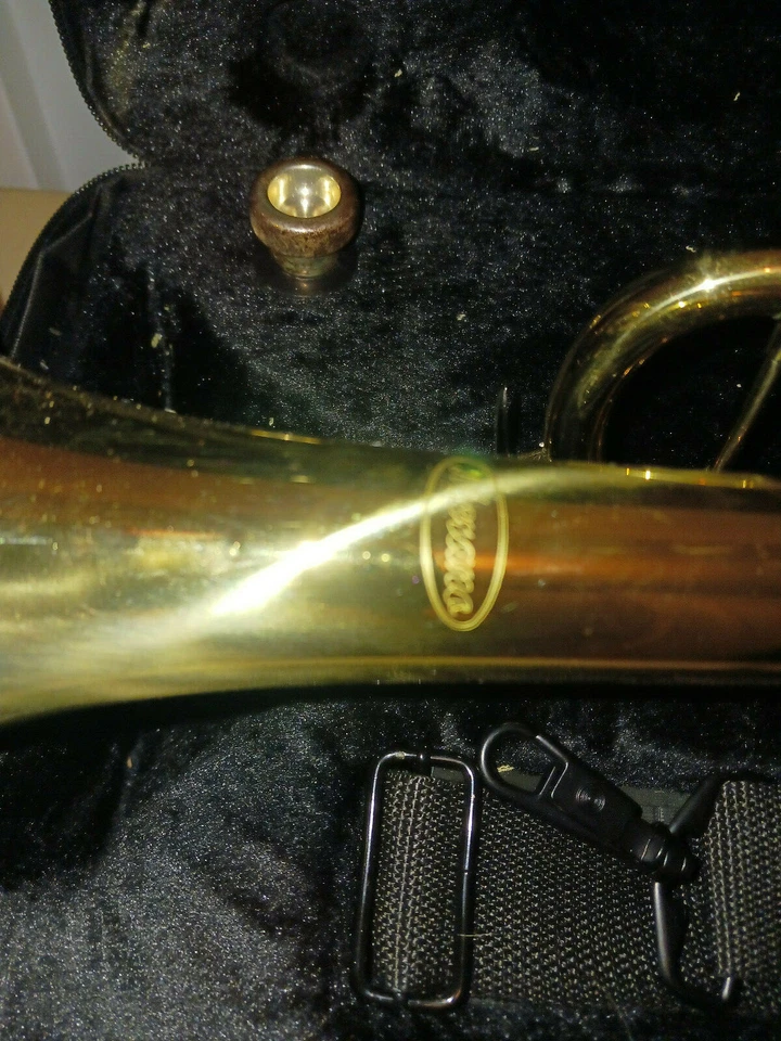 Merano Brass Trumpet with Mouthpiece and Case - Excellent Condition - Image 2 of 4