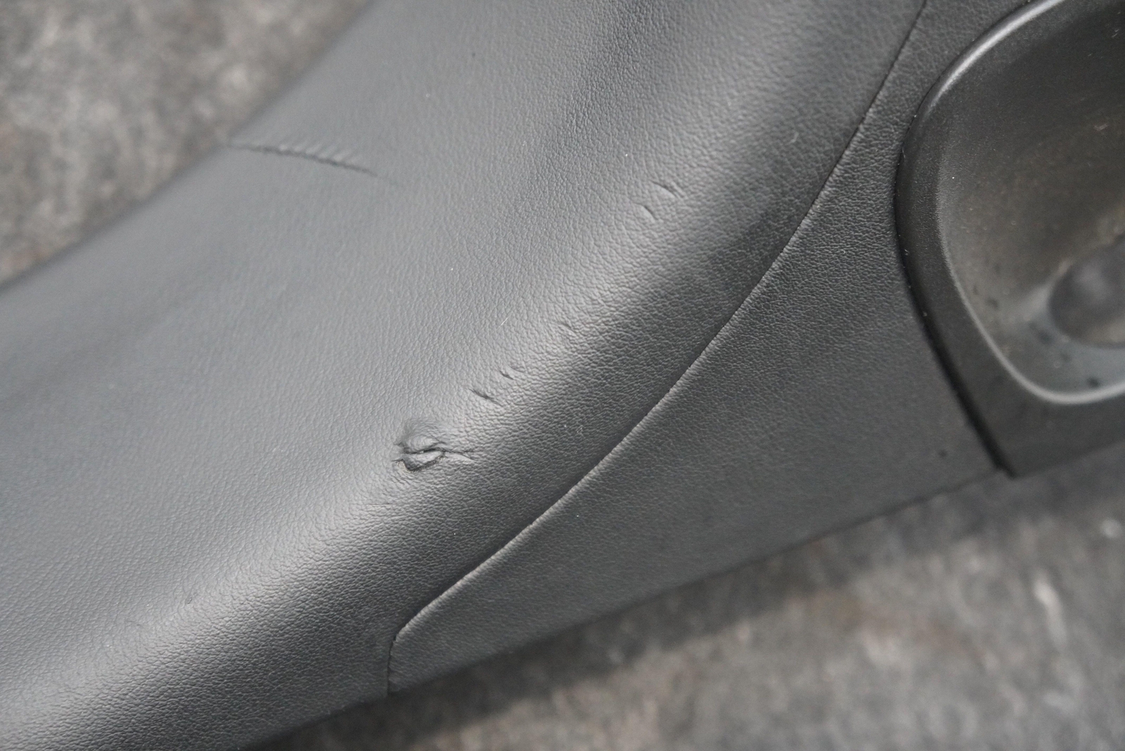 Right Lower B Pillar Door Sill Scuff Trim Panel 4ML853370 Lamborghini Urus *Note