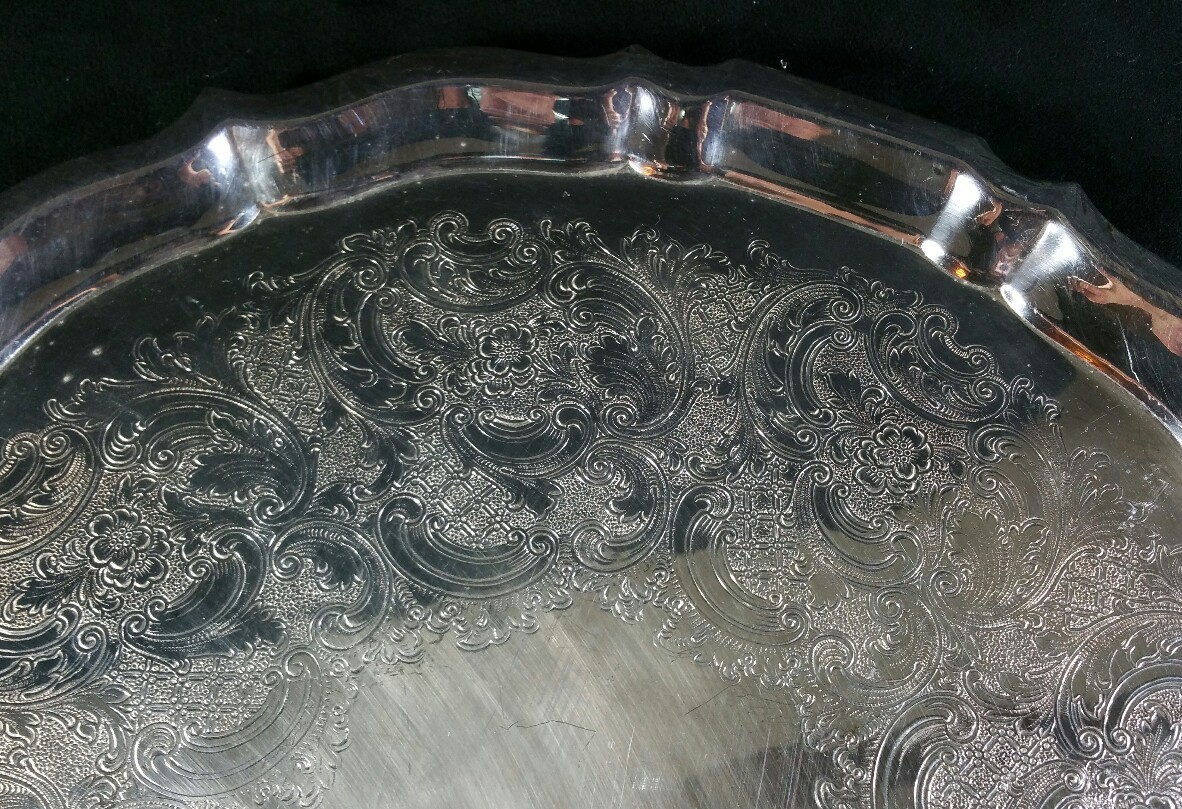 Gorham Heritage Round Etched Scalloped Edge Silverplate Tray 13.75