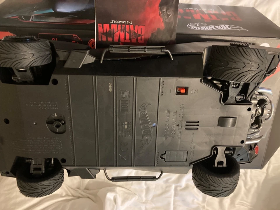 MATTEL DC HOT WHEELS RC THE BATMAN THE BATMOBILE ORIGINAL EDITION IN BOX READ - Image 4 of 4