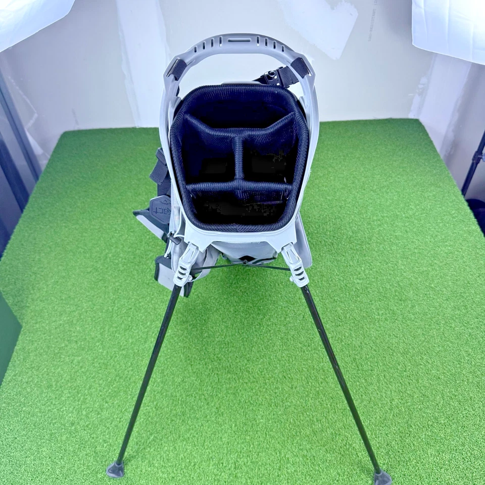 Bolsa de golf Callaway Fairway C con soporte de 4 vías Sea Island bordada gris ligera Foto 2 de 4