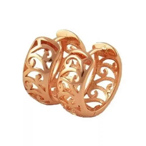 Hermosos pendientes de aro Huggie calados recortados brillantes enchapados en oro rosa Foto 4 de 4