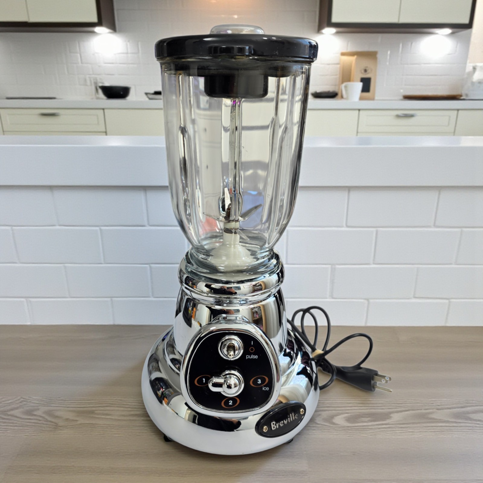 Breville CBL10XL Retro Chrome Blender 3-Speed Ice Crush 580W Glass Jar