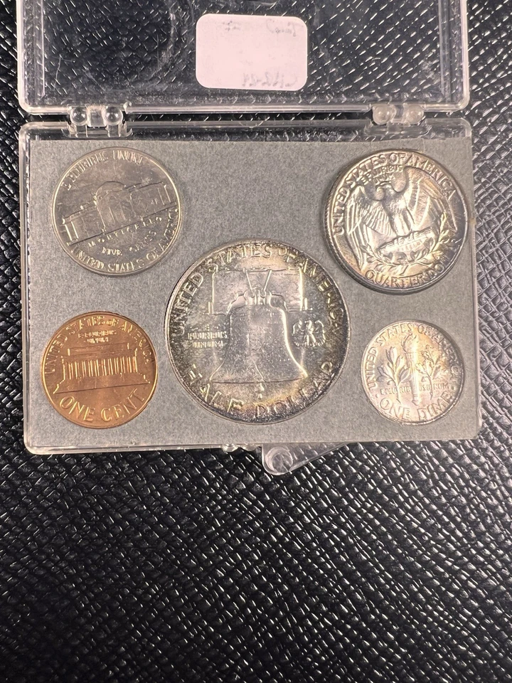 (1) 1962 Philadelphia United States SILVER Mint Set BEAUTIFUL TONING!! #0913 - Image 2 of 4