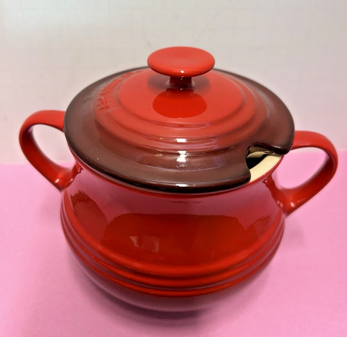 LE CREUSET SUGAR POT 16oz STONEWARE RED OMBRE NO SPOON *LOOKS UNUSED*
