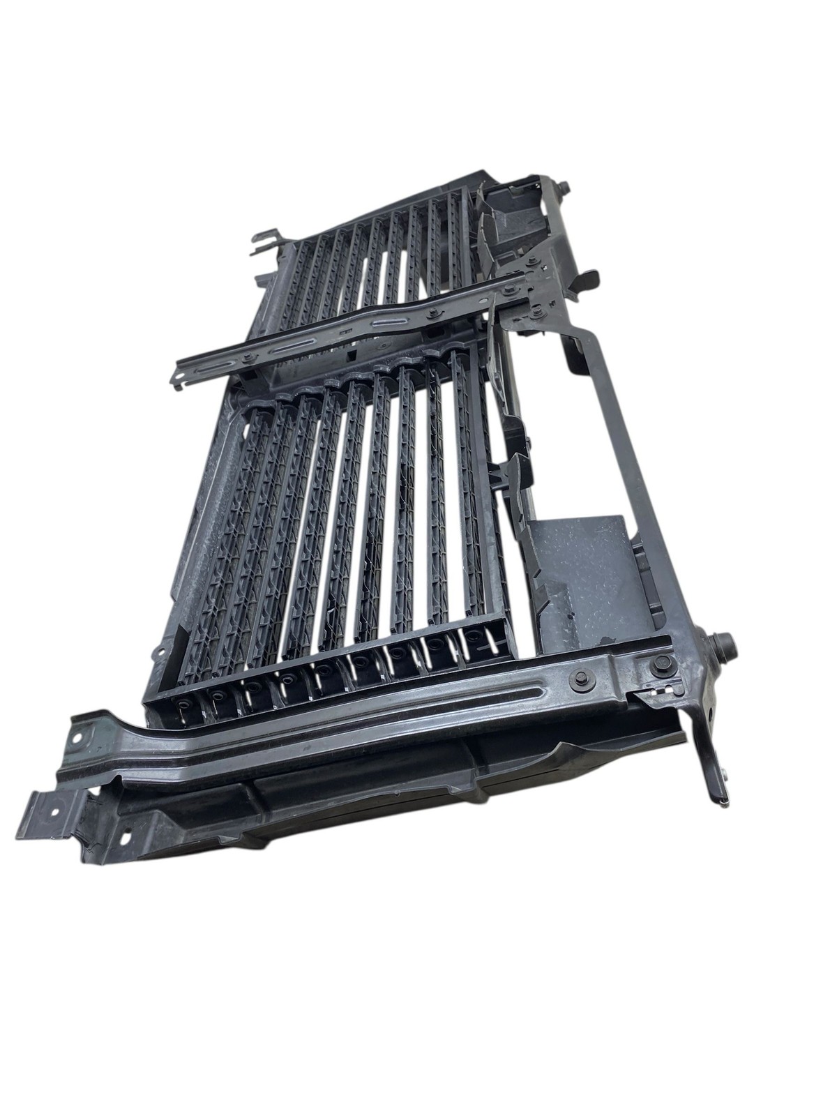 2024-2025 Chevy Traverse OEM 2.5L Awd Front Upper Radiator Shutter Assembly