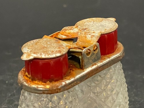 Mid century, glass salt/ pepper shakers, red top, holde, USA - Picture 8 of 8