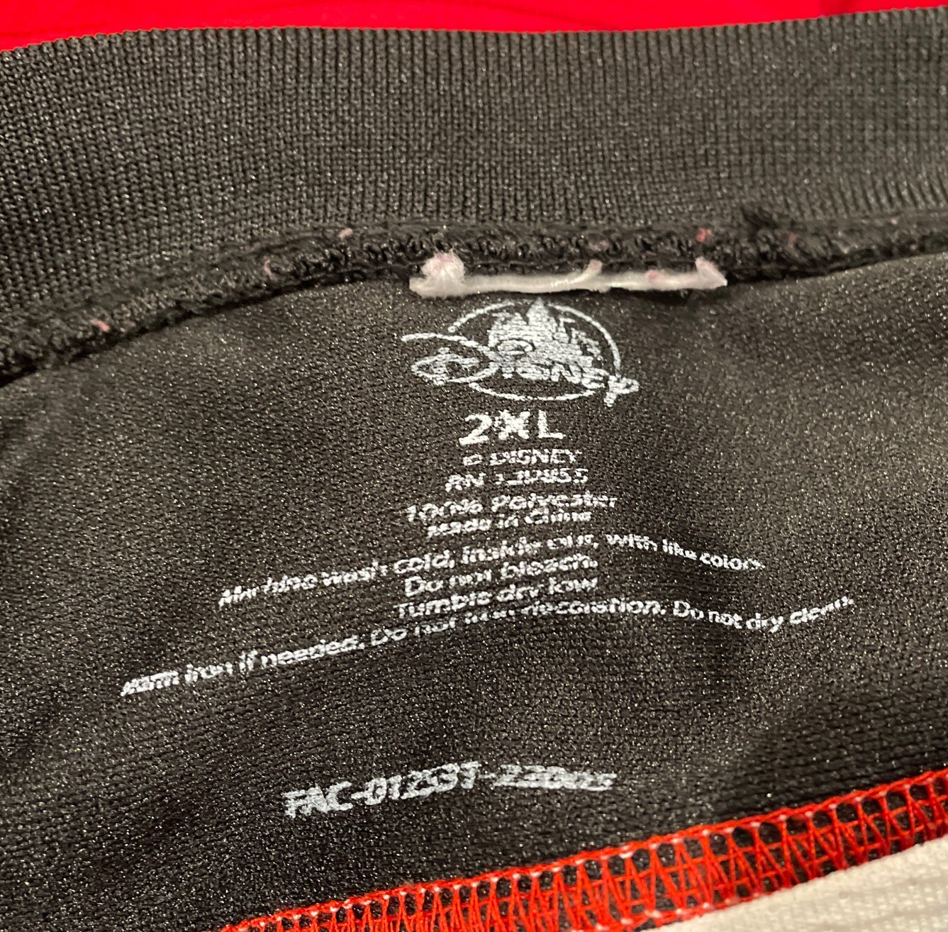 Rare Disney Park Epcot Canada Mens 2XL World Showcase Mickey Mouse