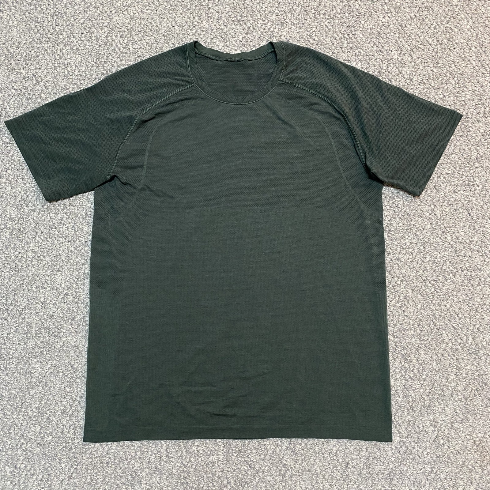 Lululemon Mens Shirt XL Dark Green Metal Vent Tech Short Sleeve Athletic Running