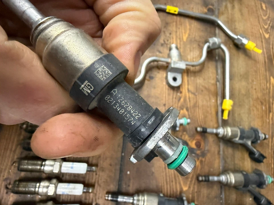 8x injetores de combustível 12628422 e velas de ignição/fios 14-2018 Chevy 6.2 Silverao - Imagem 3 de 4