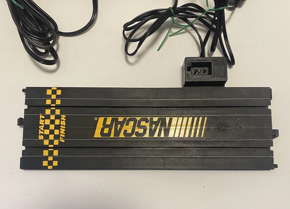 Like Like Racing Escala HO Slot Car Power Track con Power Pack y Dos Controladores Foto 4 de 4