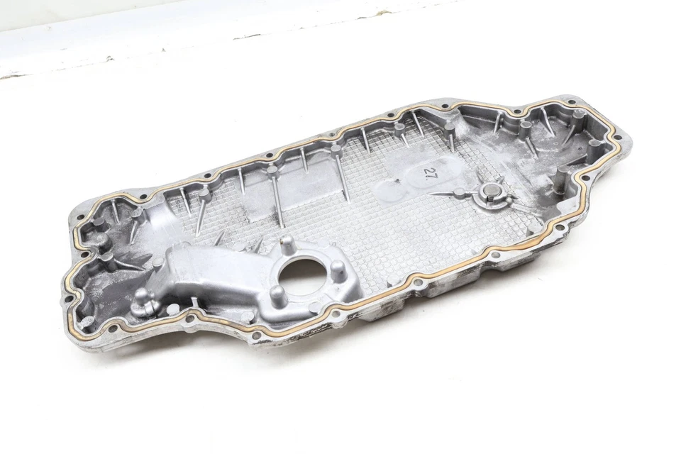 2015-2018 PORSCHE MACAN - Motor inferior OIL PAN 94610701531 - Imagem 2 de 4