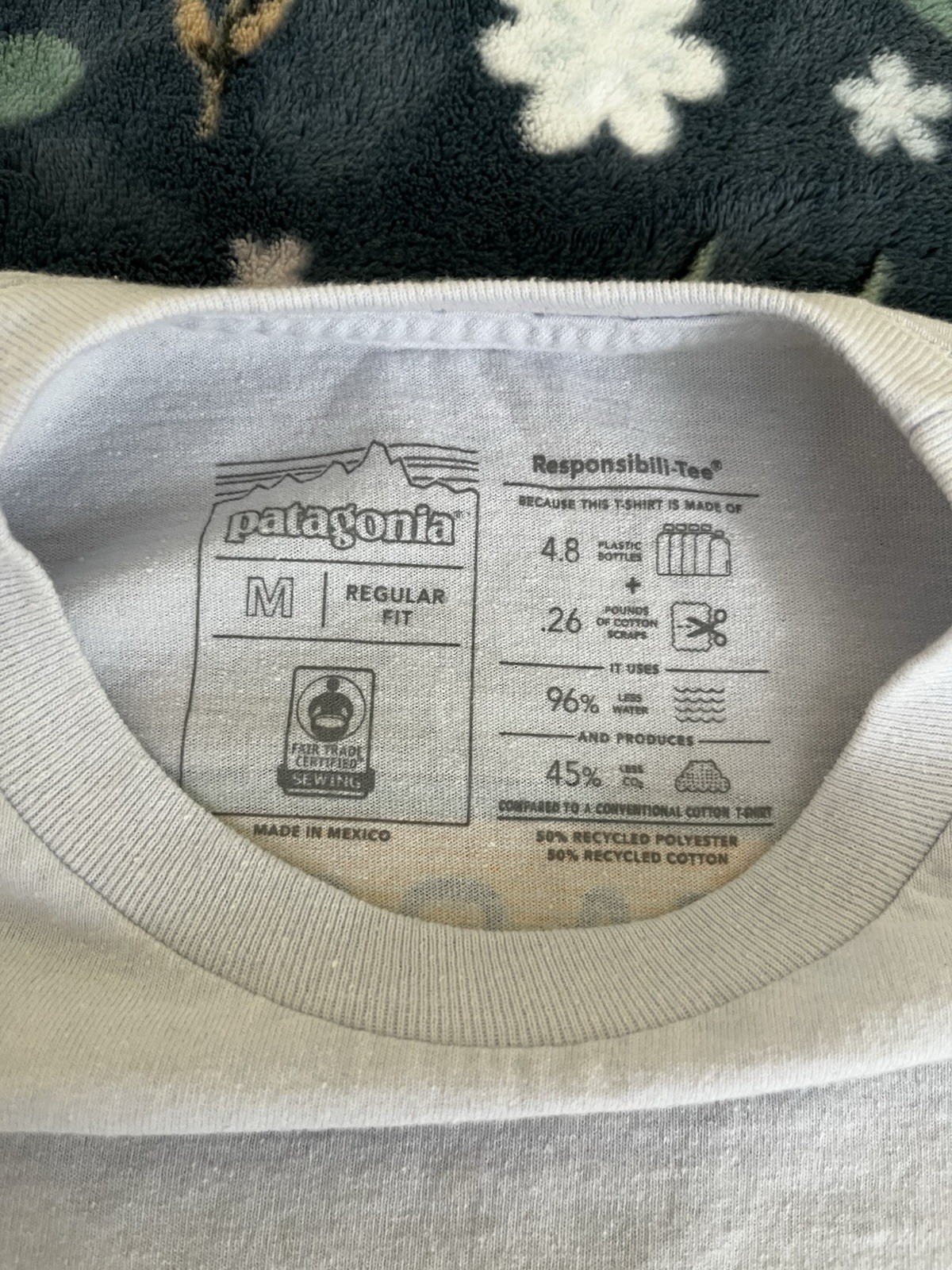 Patagonia Puffin Freeport White Responsibili-Tee Graphic T-Shirt Mens Medium thumbnail 3