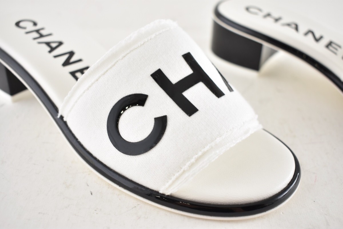 CHANEL シャネル ターンロック ミュール レザー アイボリー ヒール8㎝ Chanel 24C White Black CHA NEL Letter Logo Mule Slide Block Heel