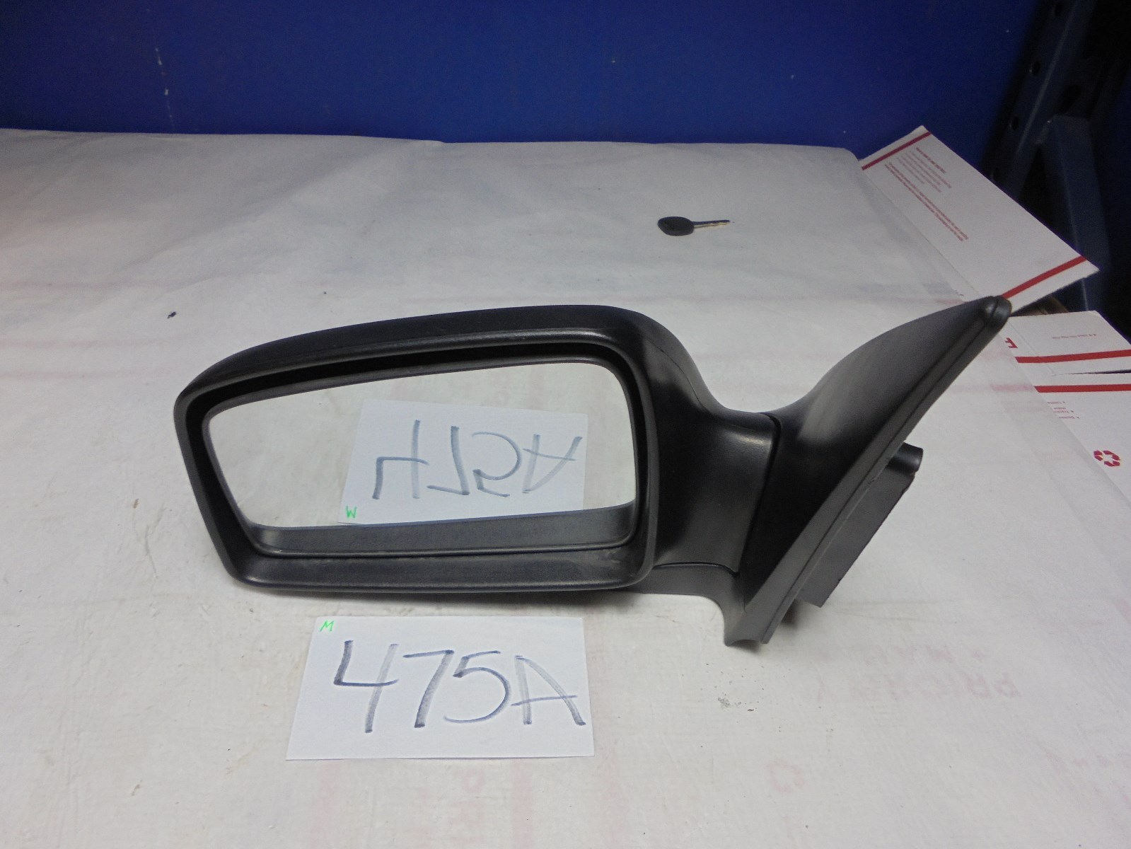 05 06 07 Kia Sportage DRIVER side Mirror Used power BLACK TEXTURE 475A