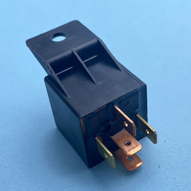 Relé de potencia automotriz 896H-1CH-C1 24 VDC 50 A 5 pines