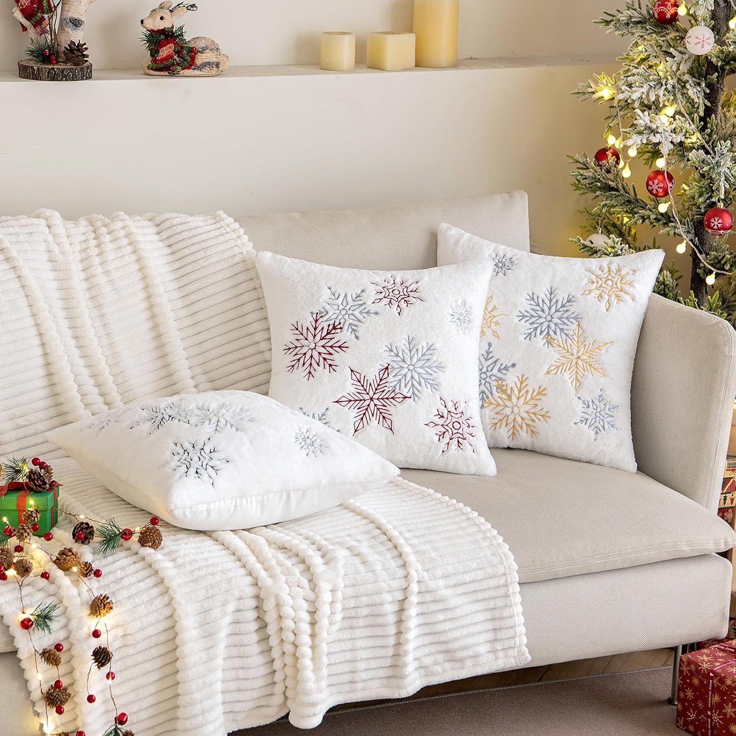 MIULEE Pack of 2 Christmas Decorative Throw Pillow 18 x 18 (Pack 2), Red 