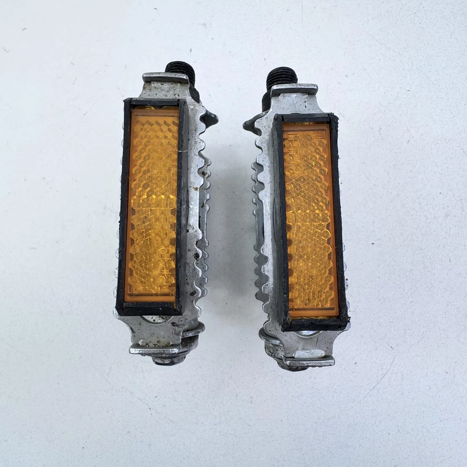 Vintage Rat Trap Platform Pedals 9/16 in Bicycle England Amber Reflectors A47 - Image 3 of 4