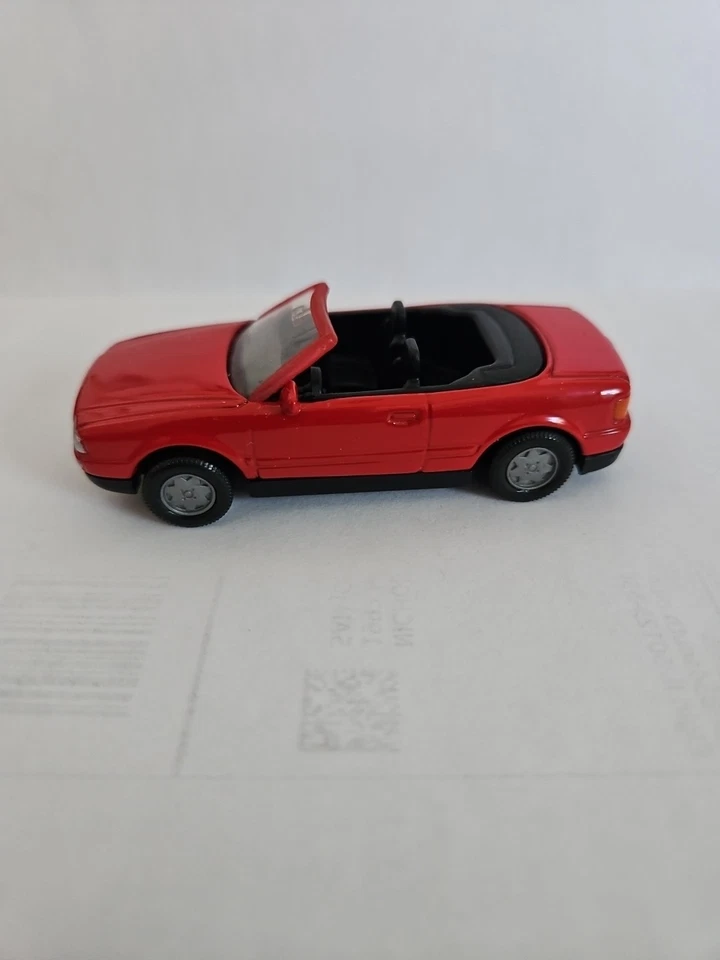 Convertible Siku Audi Carbrilet 0841 rojo con interior negro Foto 2 de 4