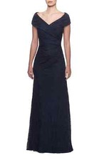 La Femme Portrait Neck Lace Gown SZ 6 ($438) Navy