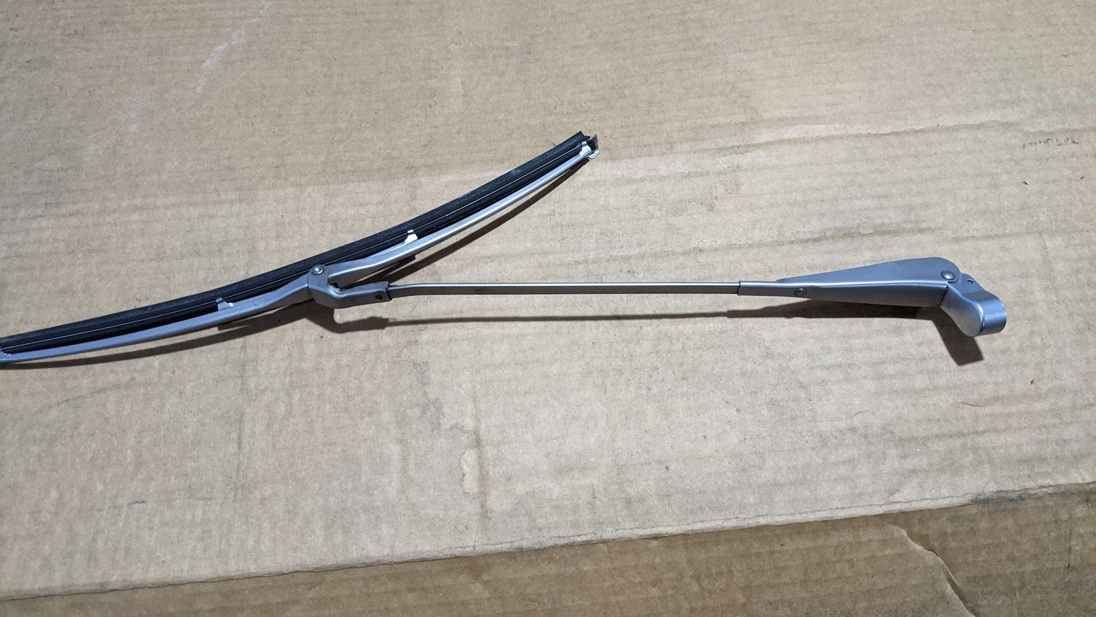 65 to 80 ROLLS ROYCE SILVER SHADOW WRAITH FRONT WINDSCREEN WIPER ARM LEFT UD1...