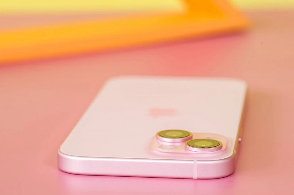 Nuovo Apple iPhone 15 5G 128GB/256GB Smartphone Sbloccato Dual SIM Nero/Blu/Rosa - Immagine 2 di 4