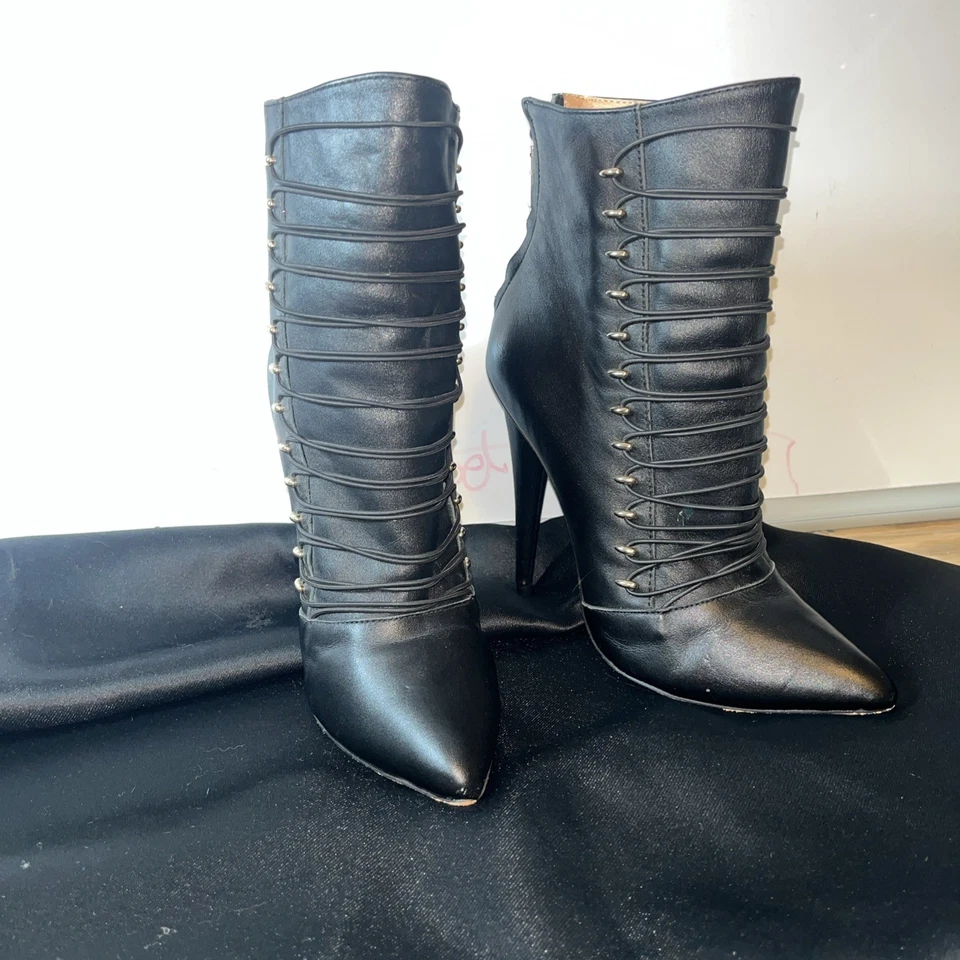 Zigi Girl 5” Black Bootie Size 7 Foto 2 de 4