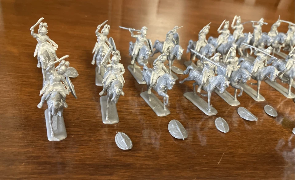 Lotto 24 SOLDATINI CAVALLERIA ROMANA  1/72 Plastica Come In Foto Usati. - Immagine 3 di 4