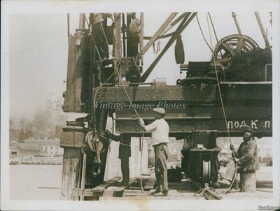 News American Oil Machinery Used In Russia'S Richest Field Business Photo 7x9